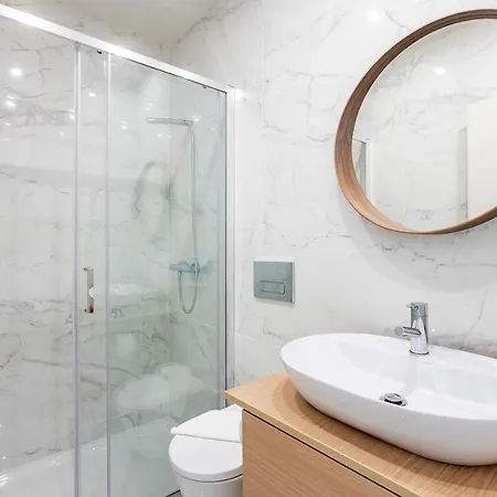 With Pool & Patio By Lovelystay * Oporto