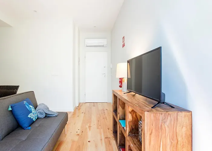 With Pool & Patio By Lovelystay * Oporto