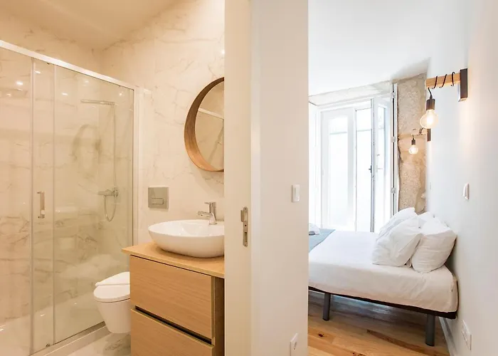 Lägenhet With Pool & Patio By Lovelystay