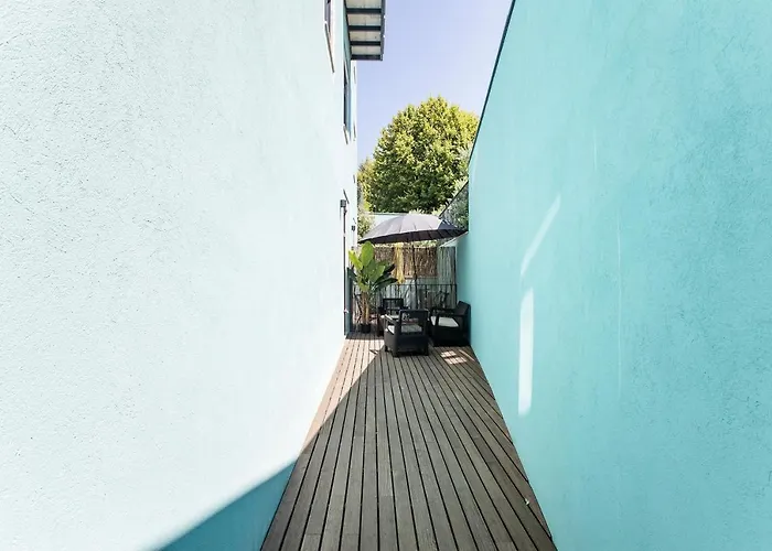 Lägenhet With Pool & Patio By Lovelystay