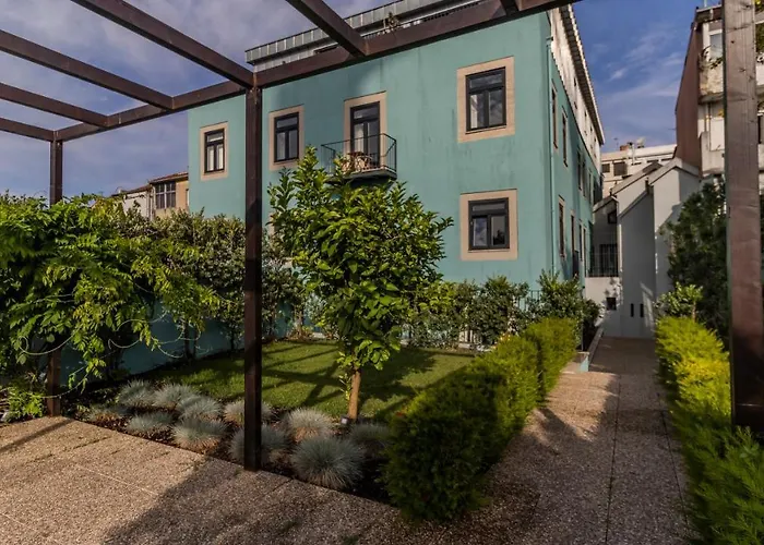 With Pool & Patio By Lovelystay Lägenhet Oporto