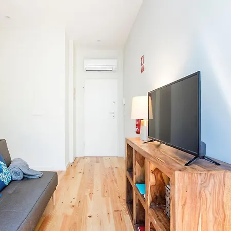 With Pool & Patio By Lovelystay * Porto