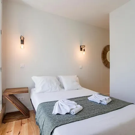 Apartment With Pool & Patio By Lovelystay *