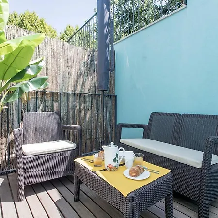 With Pool & Patio By Lovelystay Апартаменты *