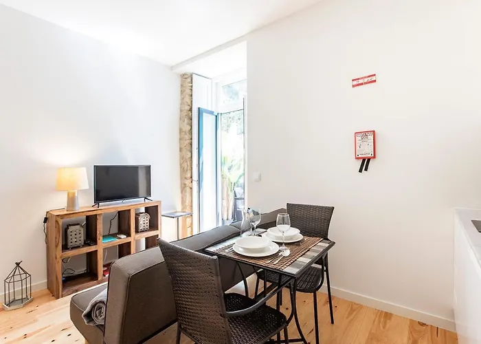 아파트 With Pool & Patio By Lovelystay *