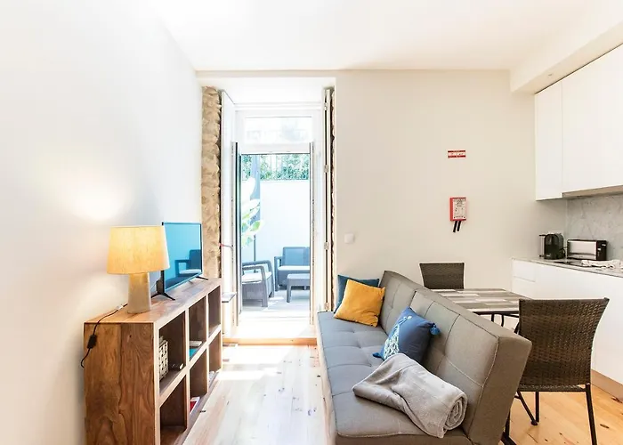 With Pool & Patio By Lovelystay 아파트