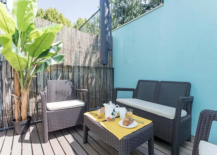 With Pool & Patio By Lovelystay 아파트 *