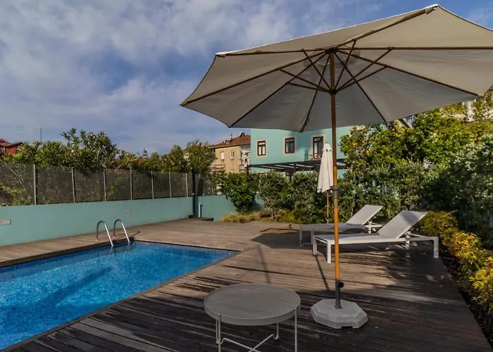 With Pool & Patio By Lovelystay 아파트 *