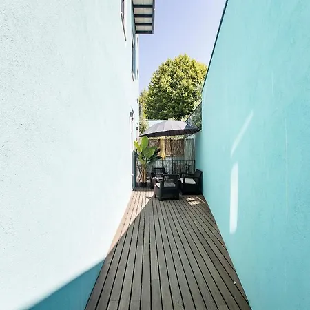 דירה With Pool & Patio By Lovelystay