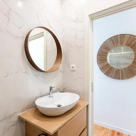 With Pool & Patio By Lovelystay דירה *