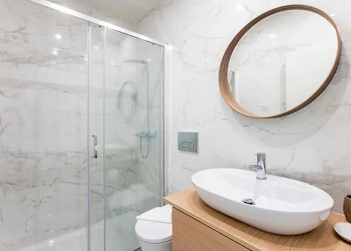 With Pool & Patio By Lovelystay * Oporto